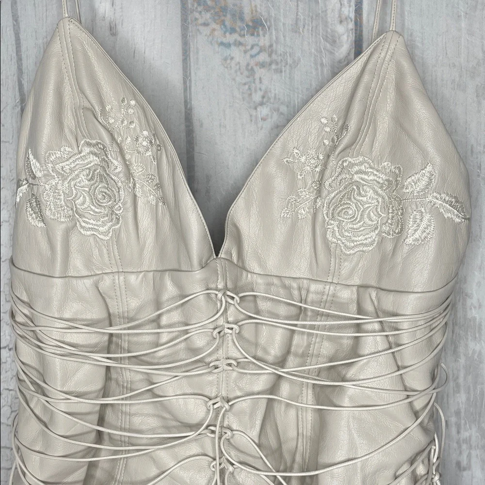 House of CB Cream Lace-Appliqué Lace-Up Corset Cami - Picture 2 of 9